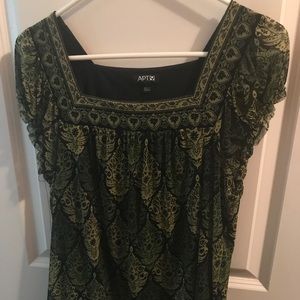 APT 9 Green Top Large